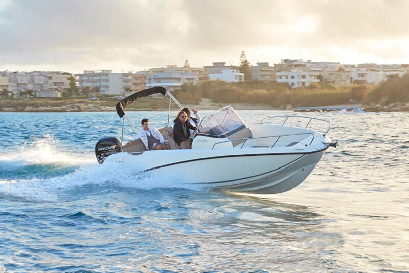 white-boat-speeding-in-sea-trogir